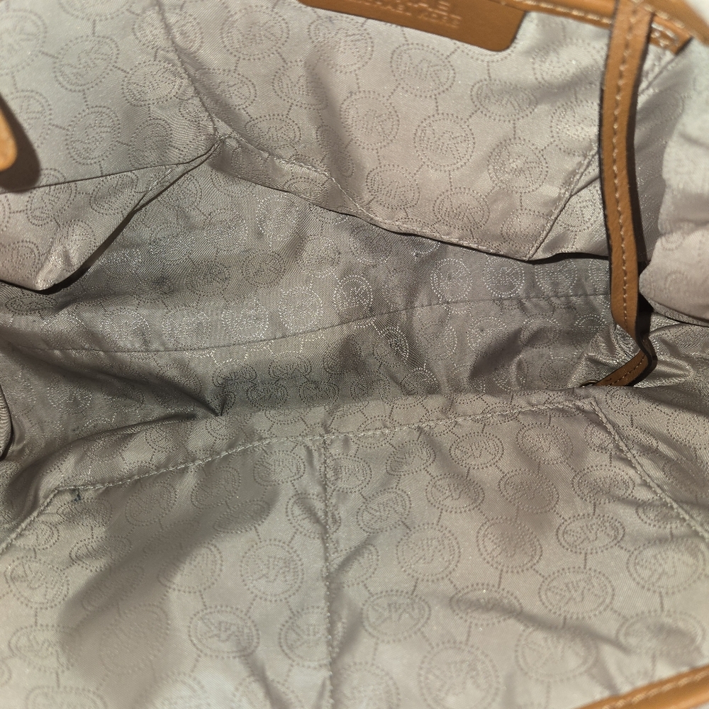 Michael Kors Hamilton Signature Crean And Tan Tote with Dustbag -… - Picture 10 of 14